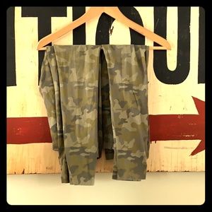 Two pairs camouflage leggings
